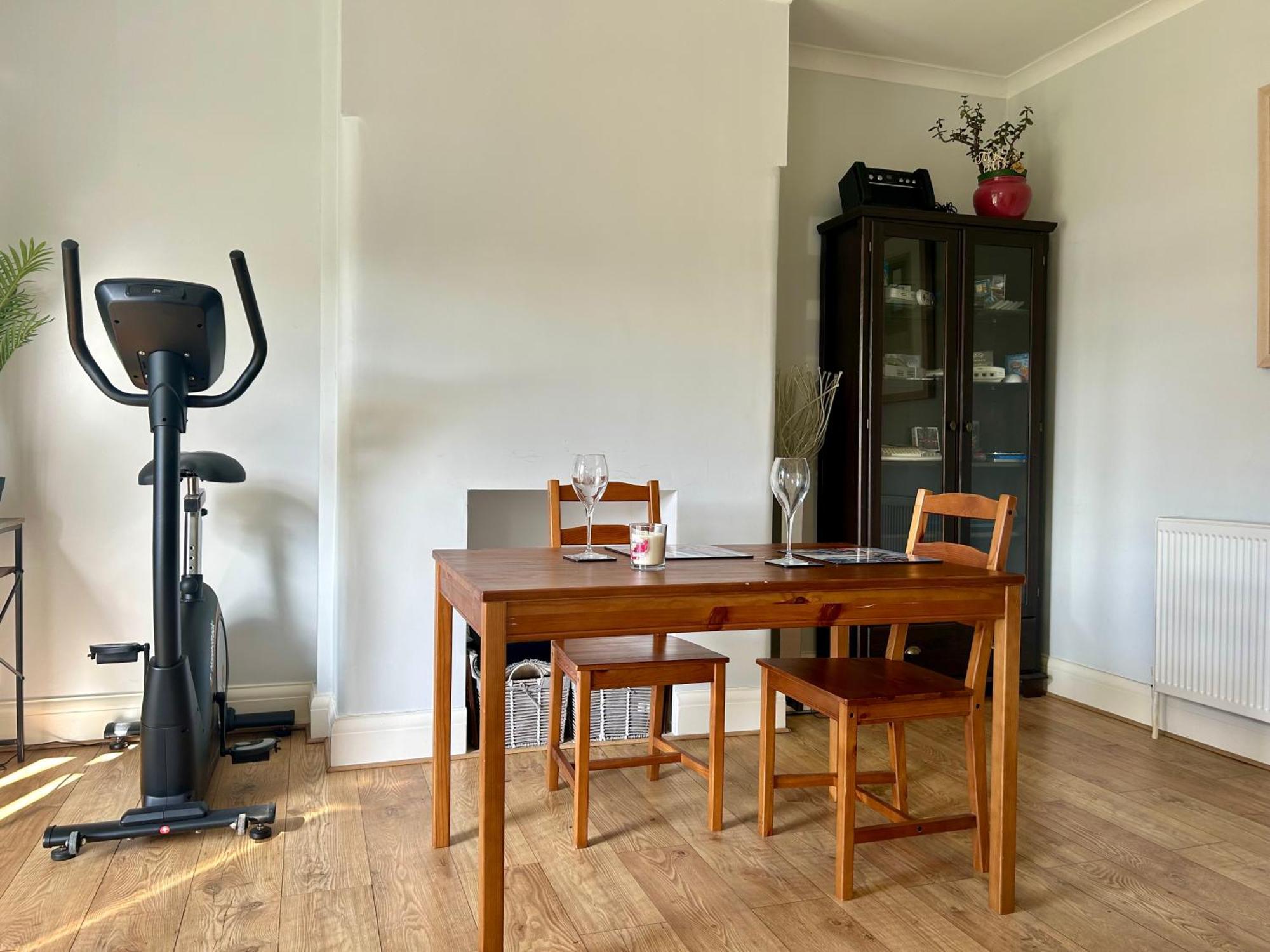Quiet Double Bedroom With Garden View, Breakfast Hazel Grove 외부 사진