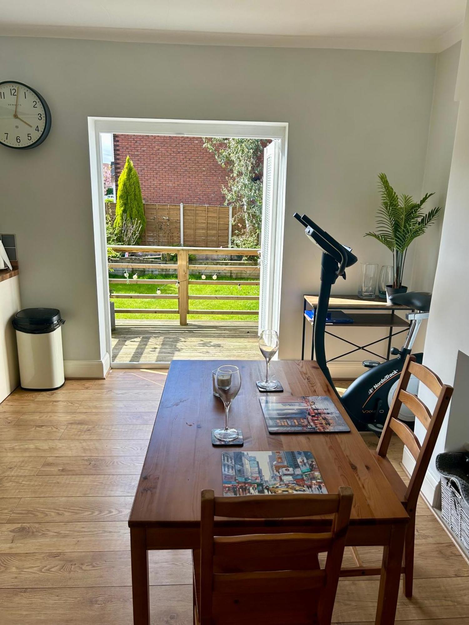 Quiet Double Bedroom With Garden View, Breakfast Hazel Grove 외부 사진